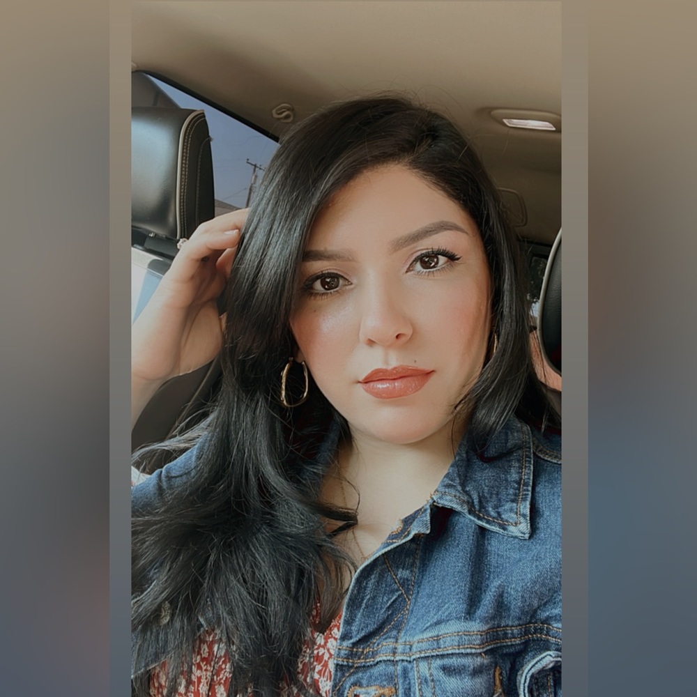 Meet your Posher, Adanely